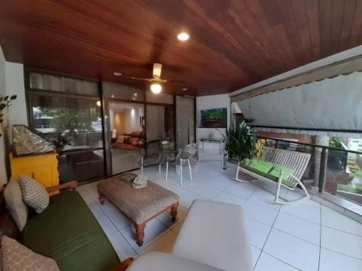 Apartamento Amplo na Barra: 186m², 4 Quartos, Varandão e 2 Vagas - Muniz Imóveis