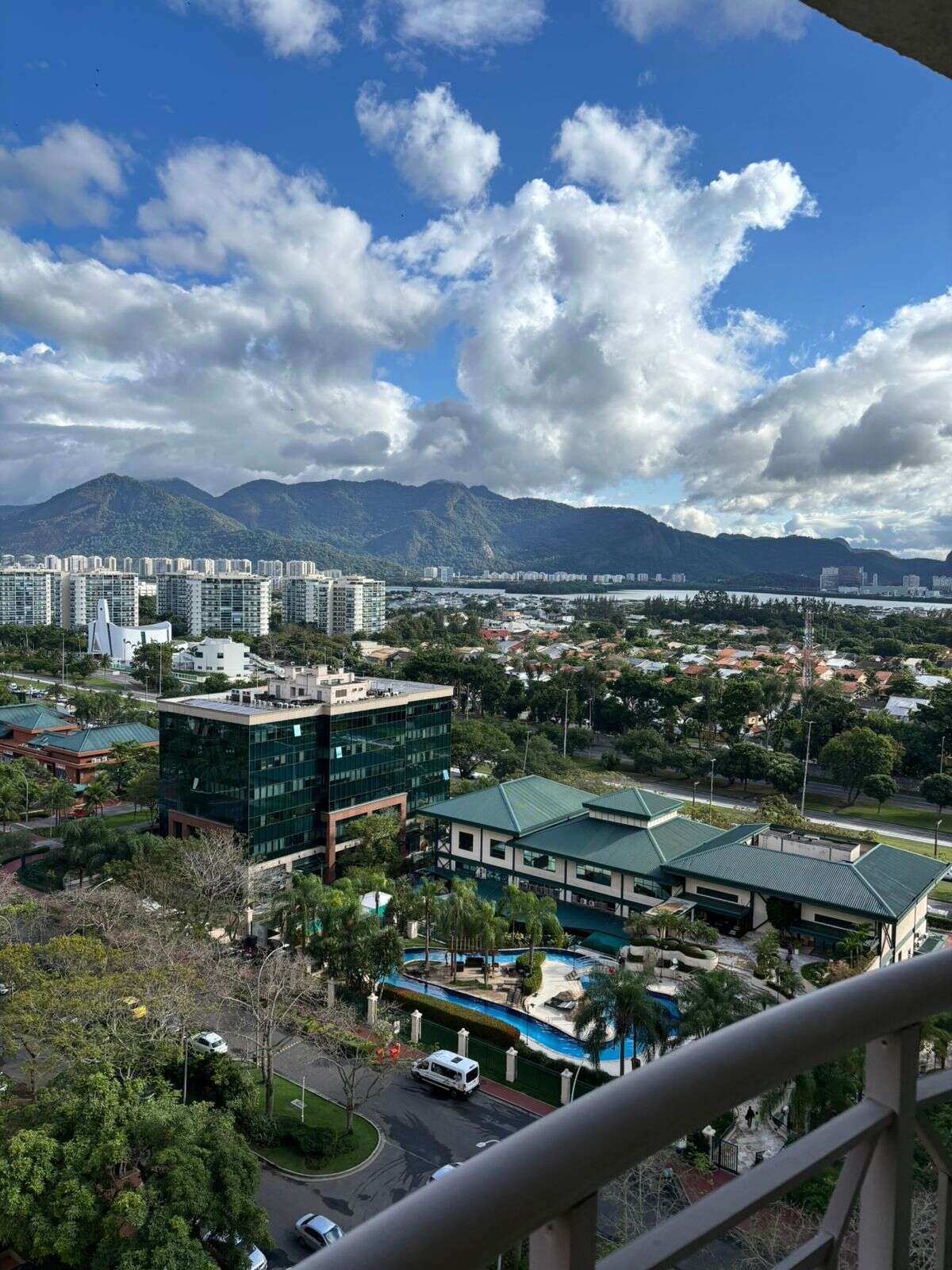 Condomínio Barra Premium: 2 Suítes com Vista Ma e Sol da Manhã, 72 m², 2 Vagas - Muniz Imóveis