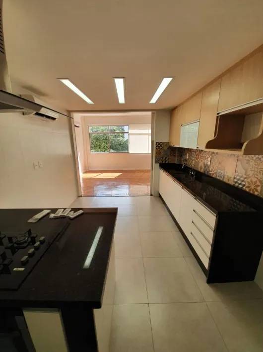 Silencioso Apartamento no Leblon, 2 Quartos, 1 Suíte, 90 m²,  Av Bartolomeu Mitre - Muniz Imóveis